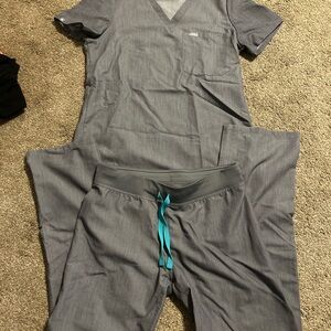Gray Women's FIGS scrub set SMALL EUC